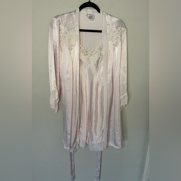 Linea Donatella Other - Vintage Linea Donatella pink Bridal Embroidered Pearl Robe Chemise Slip Set